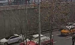 Üst geçitten atlamak isteyen kişiyi polis kurtardı