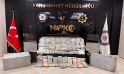 Van'da çekici ve dorsesinde 68 kilo 500 gram skunk ele geçirildi; 4 tutuklama