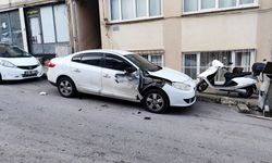 Yol vermek isterken kamyoneti ile kaza yaptı; o anlar kamerada