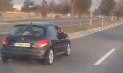 Yolda araçlarıyla yan yana ilerleyip video çeken 2 sürücüye toplam 9 bin TL ceza