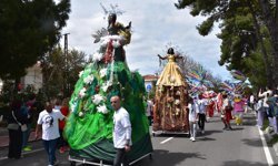 Alaçatı Ot Festivali'nde renkli kortej