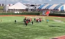 Amatör maçta rakibinin burnunu kıran futbolcu süresiz olarak kadro dışı bırakıldı