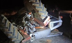 Ambulans traktöre arkadan çarptı: 4 yaralı