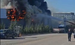 Ankara'da boya fabrikasında yangın