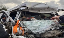 Antalya'da TIR ile minibüs çarpıştı: 7 ölü, 7 yaralı (1)
