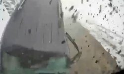 Artvin- Ardahan yolunda hafif ticari araç ile TIR'ın çarpıştığı kaza kamerada: 2 yaralı