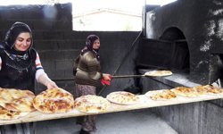 Asırlık geleneği iki komşu imece usulü yaşatıyor