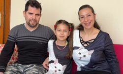 Avcılar'da ağaçta 10 saat mahsur kalan kedi, 8 yaşındaki İkra'nın ihbarıyla kurtarıldı