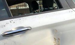 Avcılar'da araçları tekmeleyen şüpheli kamerada; serbest bırakıldı, yine saldırdı