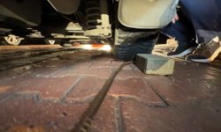 Avcılar'da yolu işgal eden inşaat demirlerine ceza