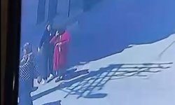 Ayakkabılığa bırakılan anahtarla eve girip, yatak odasındaki altınları çaldılar