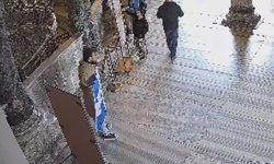 Ayasofya Camii'nde dini ve ideolojik içerik taşıyan sembolik bayrak açan 2 şüpheli tutuklandı