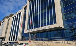 Banyo duvarını delip gizli kamerayla komşusu ve kızlarını kayda alan şüpheli tutuklandı