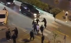 Başakşehir'de iki grup arasında çıkan kavga kamerada