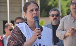 Bayraklı Belediyesi'nde memurların eylemi sürüyor