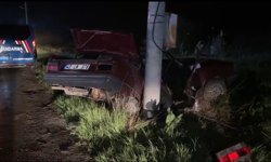 Beton direğe çarpan otomobilin sürücüsü öldü