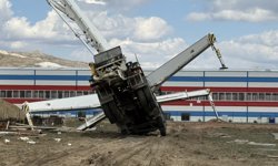 Beton kalıbına düşen inşaat işçisi öldü
