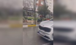 Beylikdüzü'nde araçta çocuğu olan kadının otomobiline saldıran sürücü kamerada