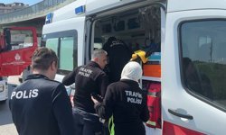 Beylikdüzü'nde TIR devrildi; şoför yaralandı