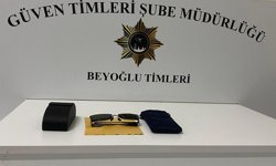 Beyoğlu'nda kaldırımda unutulan bez çantayı çalan şüpheli tutuklandı