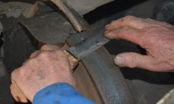 Bıçak ustası, yarım asrı aşkın süredir örs başında çelik dövüyor