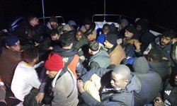 Bodrum'da su alan bottaki 30 kaçak göçmen kurtarıldı