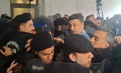 Bursa Büyükşehir Belediyesi'nde başkan vekili seçimi öncesi arbede