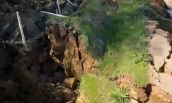 Bursa'da heyelan: Kırsal mahalleleri bağlayan yol ulaşıma kapandı