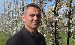 Bursa'da meyve ağaçlarının çiçek açtığı bahçeler dronla görüntülendi