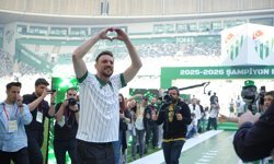 Bursaspor, şampiyonluk kupasını törenle aldı