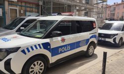 Çakmağını vermeyen kuzenini bıçaklayıp kaçtı