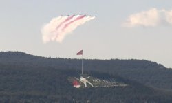 Çanakkale'de Türk Yıldızları'ndan gösteri uçuşu