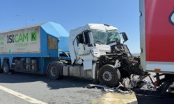 Çatalca'da 3 aracın karıştığı zincirleme kaza; TIR şoförü ağır yaralandı