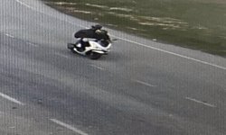 Çatalca'da kendilerini polis olarak tanıtıp 1 milyon 500 bin lira dolandırdılar