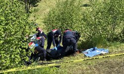 Devrilen traktörün sürücüsü emekli polis öldü