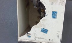 Doğal gaz kutusunu yumruklayıp kırdılar; o anlar kamerada