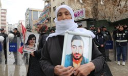 Evlat nöbetindeki anne: Ceza yok, gelin teslim olun