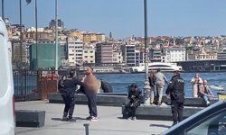 Fatih'te büfeden aldığı döner bıçağıyla kendisini yaraladı