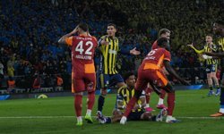Fenerbahçe sezonun en kritik maçında Galatasaray'a konuk oluyor