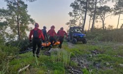 Fethiye'de dağlık ve ormanlık alanda ayağı kırılan kadın, 4 saatlik çalışmayla kurtarıldı