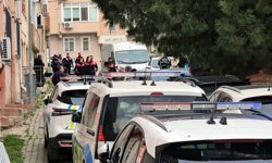 Freni boşaldığı öne sürülen minibüsün çarptığı 1'i çocuk, 2 kişi yaralandı