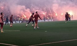 Galatasaray antrenmanda taraftarıyla buluştu / Fotoğraf eklendi