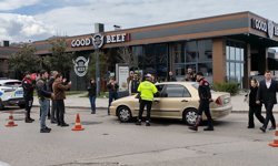 Gazetecilerden, polislere uygulama noktasında kutlama