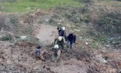 Göktürk'te bisikletiyle gezen çocuk çamura saplandı; 'İmdat' çığlığını duyan polis kurtardı