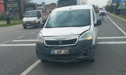 Hafif ticari aracın çarptığı motosikletin sürücüsü ağır yaralandı