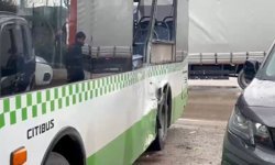 Halk otobüsü ile nakliye kamyonu çarpıştı; 2 yaralı