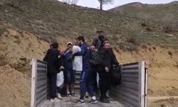 Heyelan nedeniyle 6 gündür kapalı olan Hakkari-Van kara yolu, kontrollü ulaşıma açıldı (2)