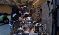 Hurda dikiş makinelerinden Atatürk'ün kullandığı araçların maketini yaptı