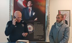 Hurda toplarken bulduğu para ve çeklerin olduğu çantayı sahibine teslim etti