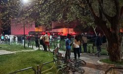 Hurdalıkta çıkan yangın bitişikteki binalara sıçradı